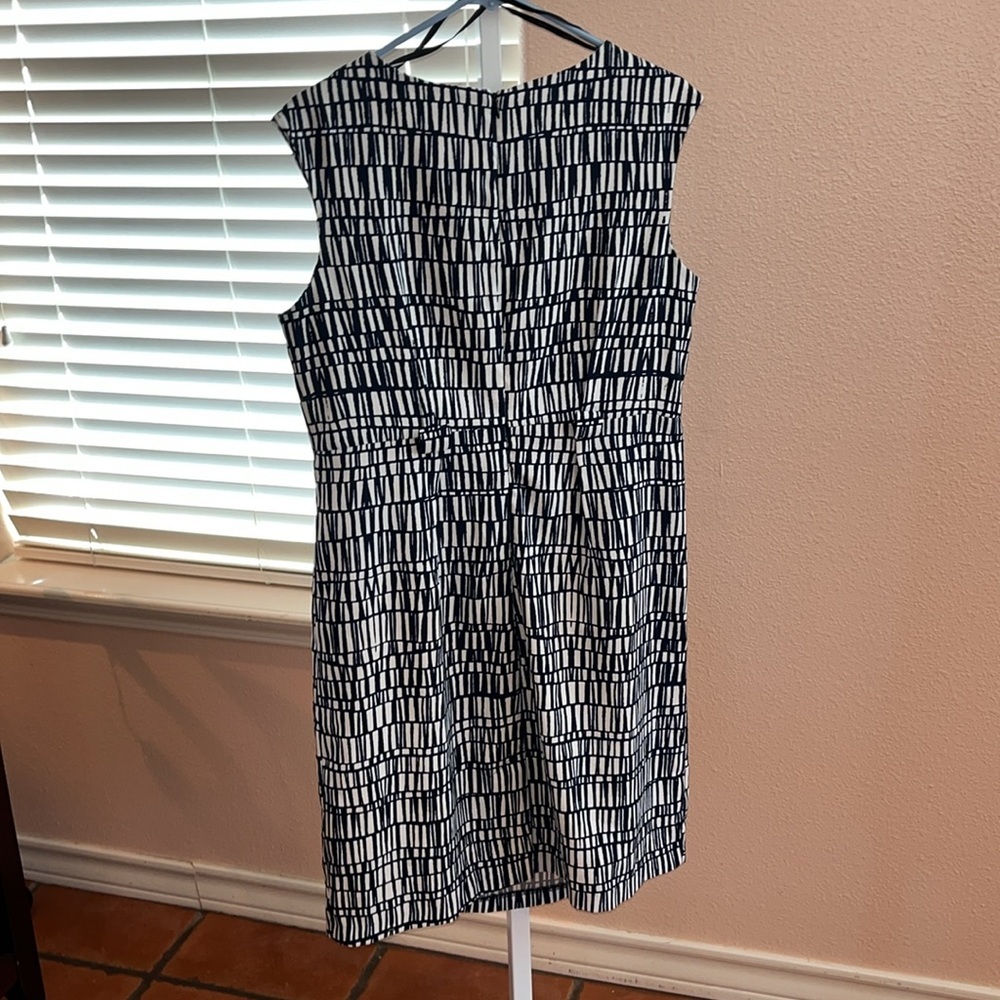 Emma & Michele size 14 navy and white dress pit to pit 20” stretches to 21”